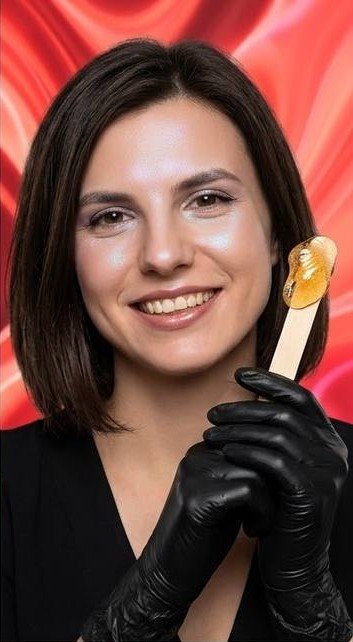 Оля Рід, авторка курсу Easy Sugaring, з цукровою пастою